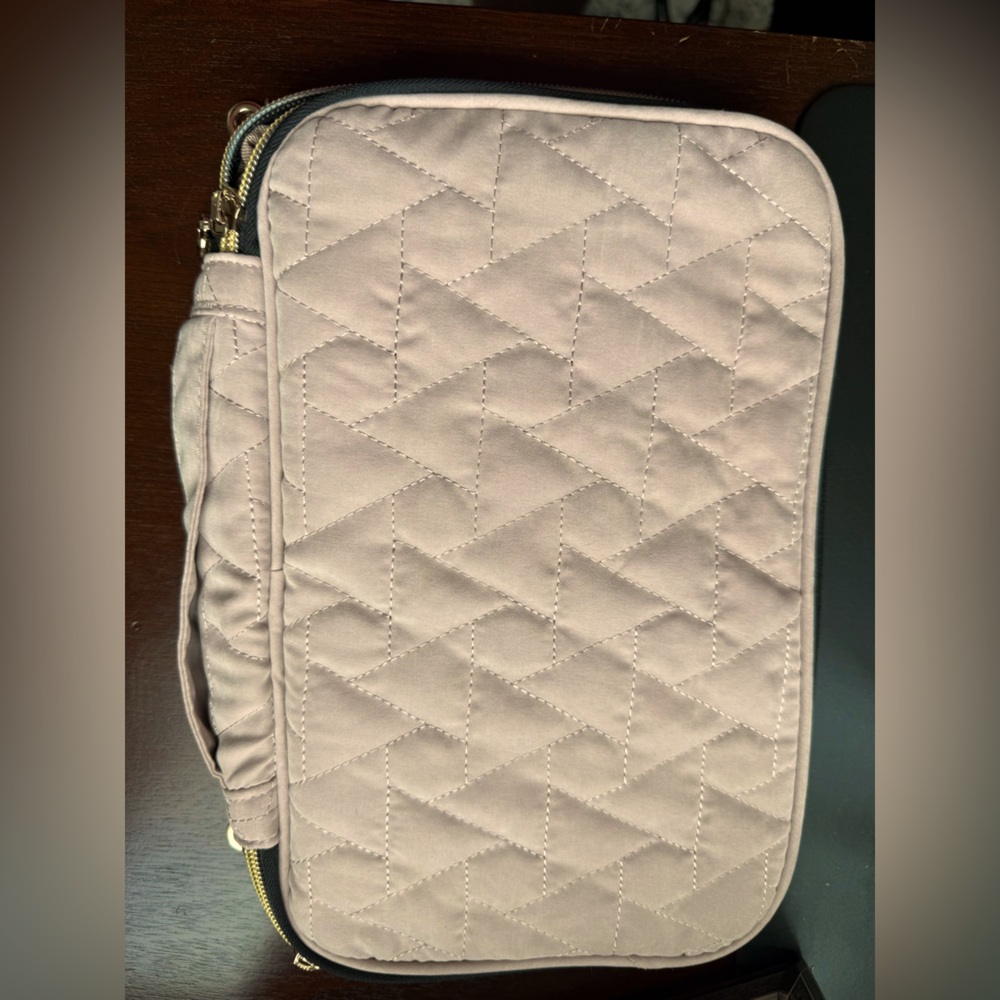 BAGSMART Quilted Taupe jewelry organizer